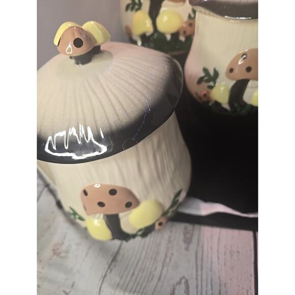 Vintage 1970’s Arnel’s Merry Mushroom Ceramic Canister Set of 5 W/ Lids - Picture 3 of 5